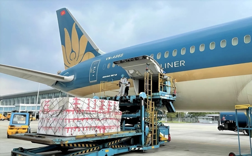 Không chỉ đảm bảo khai thác an toàn, Vietnam Airlines luôn tiên phong đồng hành thực hiện trách nhiệm xã hội trong mọi thời điểm