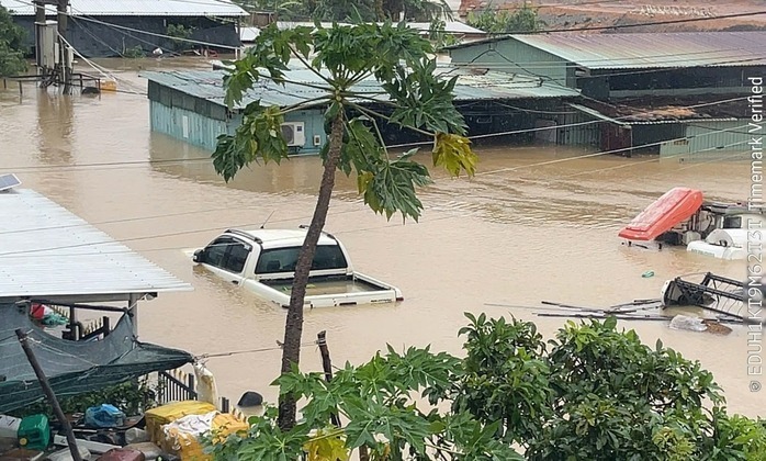 Nước lũ dâng cao ở Đắk Lắk. Ảnh: Người lao động