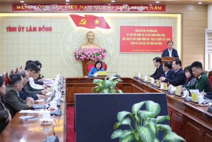 Quang cảnh cuộc họp.