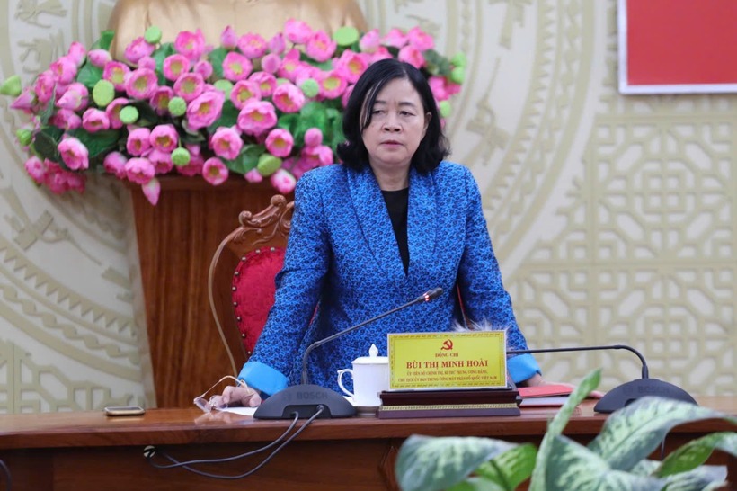 Chủ tịch Ủy ban Trung ương MTTQ Việt Nam Bùi Thị Minh Hoài phát biểu tại buổi làm việc.