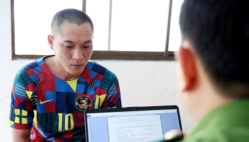 Võ Văn Phút tại cơ quan công an. Ảnh: Tiền Phong.