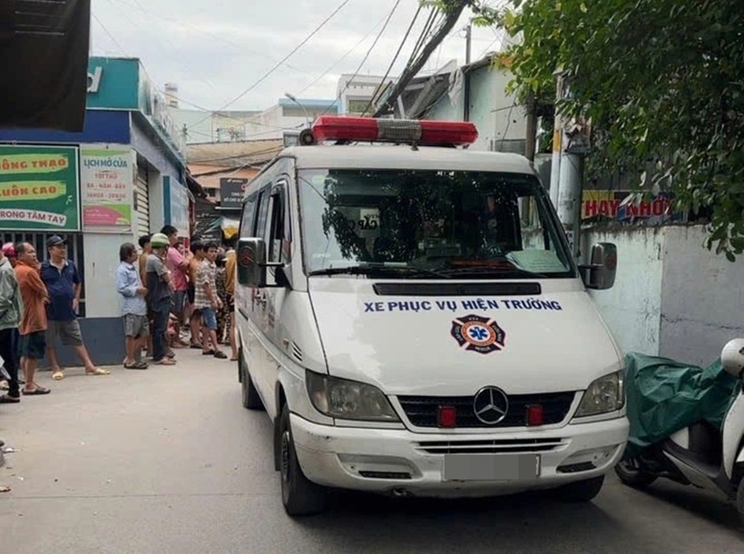 Thi thể của Đ.C.Q sau đó đã được đưa về nhà tang lễ Bình Hưng Hòa để tiến hành các thủ tục pháp y cần thiết. Ảnh: Báo Thanh niên.