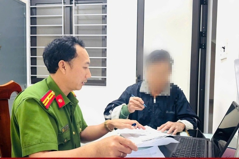 Ông K. được công an kịp thời ngăn chặn bị “bắt cóc online”. Ảnh: Dân Trí