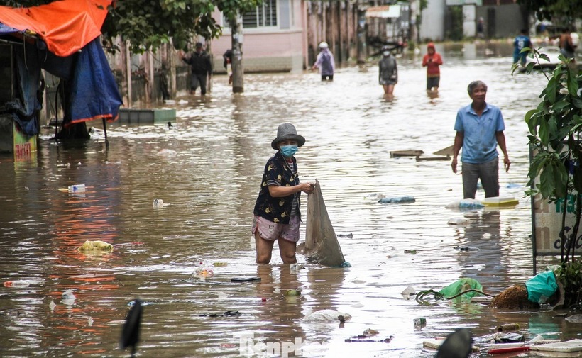 Thiệt hại do đợt mưa lũ lần này tại Nam Trung Bộ vô cùng nặng nề. Ảnh: Báo Tiền phong.