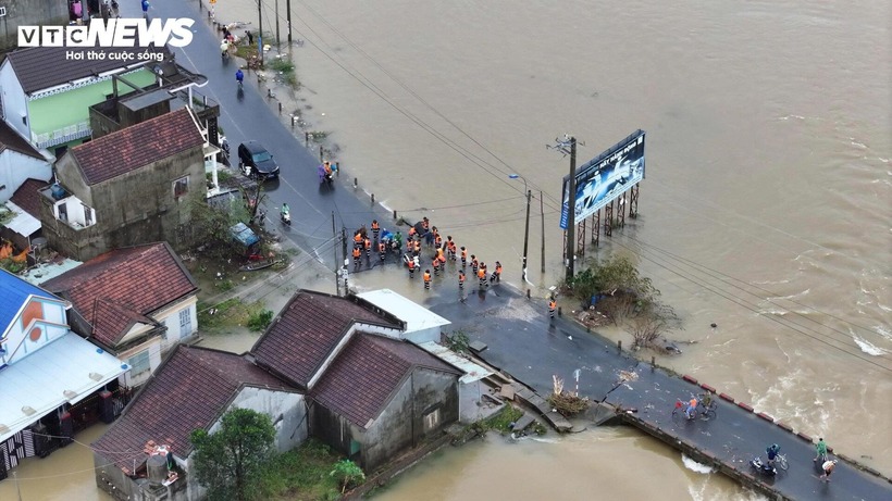 Hiện mực nước tại một số khu vực phía Đông của tỉnh đang giảm, nhưng vẫn còn 6/34 xã, phường đang ngập sâu gồm: Hòa Xuân, Đông Hòa, Hòa Thịnh, Hòa Mỹ, Phú Hòa 2...