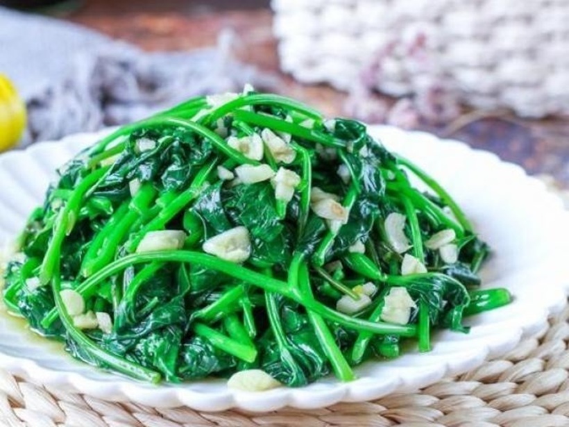 Sai lầm phổ biến nhất khiến món xào thất bại chính là nguyên liệu còn ướt.