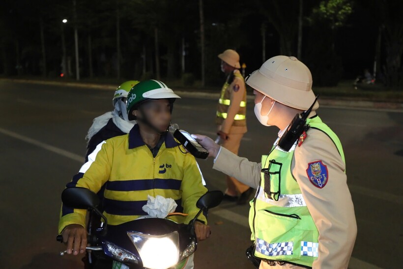 CSGT kiểm soát nồng độ cồn trên tất cả các tuyến giao thông và các khung giờ.