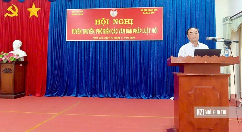 Luật gia Ngô Đức Bính, Phó Giám đốc Trung tâm Trợ giúp pháp lý Nhà nước tỉnh, trình bày Luật Tư pháp người chưa thành niên.