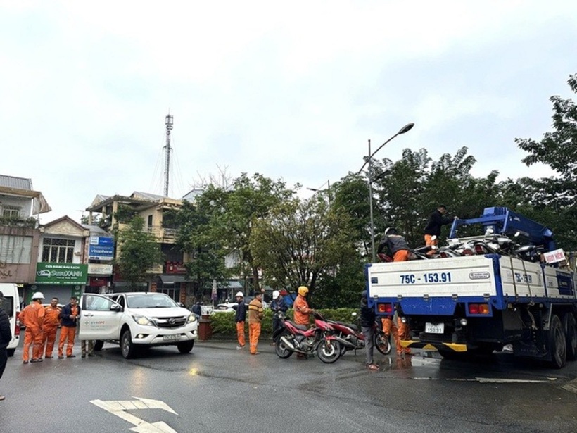 Lực lượng đội xung kích chuẩn bị lên đường làm nhiệm vụ.