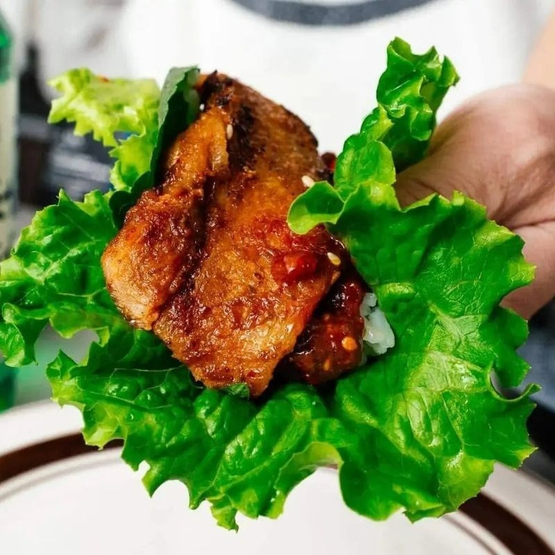 Nạc nọng là phần thịt ngon nhất trên mình heo. Nó có thể được chế biến theo nhiều công thức, nhưng phương pháp nướng là cách tuyệt vời nhất để thưởng thức trọn vẹn hương vị của loại thịt này. Ảnh minh họa.