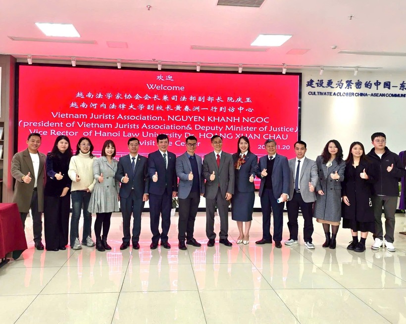 Đoàn Hội Luật gia Việt Nam và Đoàn ĐH Luật Hà Nội làm việc với Trung tâm Nghiên cứu pháp luật Trung Quốc – ASEAN, Trường Đại học Chính pháp Tây Nam.