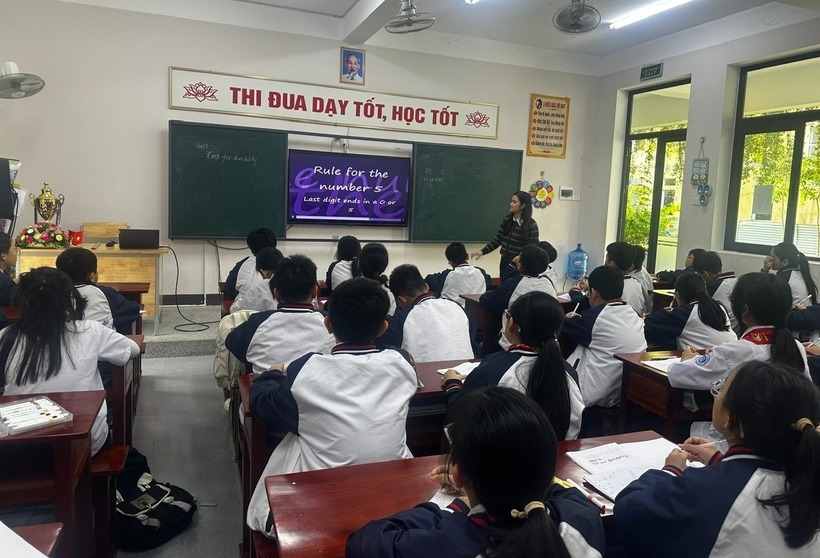 Giờ học Toán bằng tiếng Anh của học sinh lớp 6A5 của Trường THCS Lê Văn Thiêm. Ảnh: VietNamnet