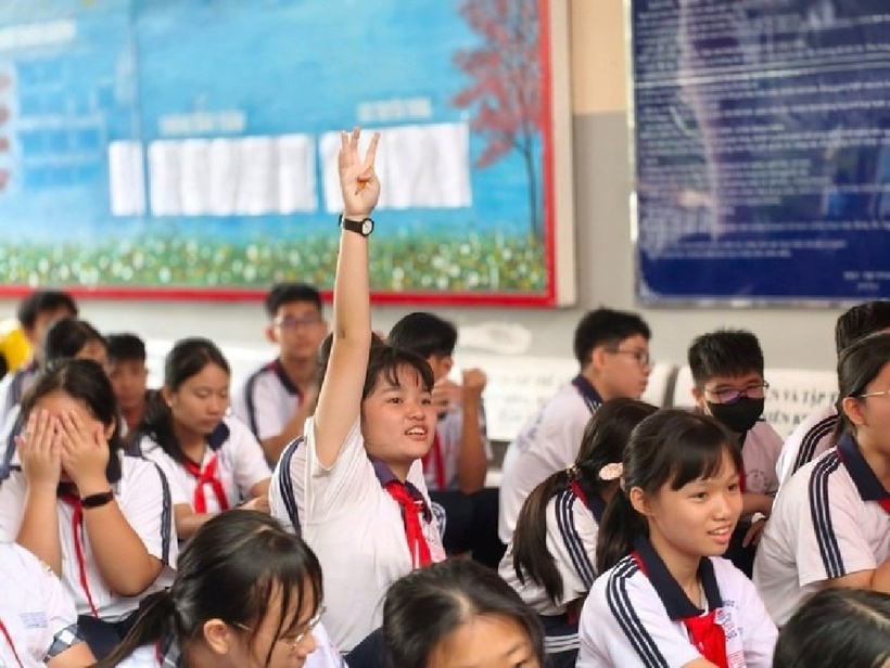 Nhiều trường ở TP.HCM hoàn trả tiền BHYT cho học sinh. Ảnh: Báo Người lao động.