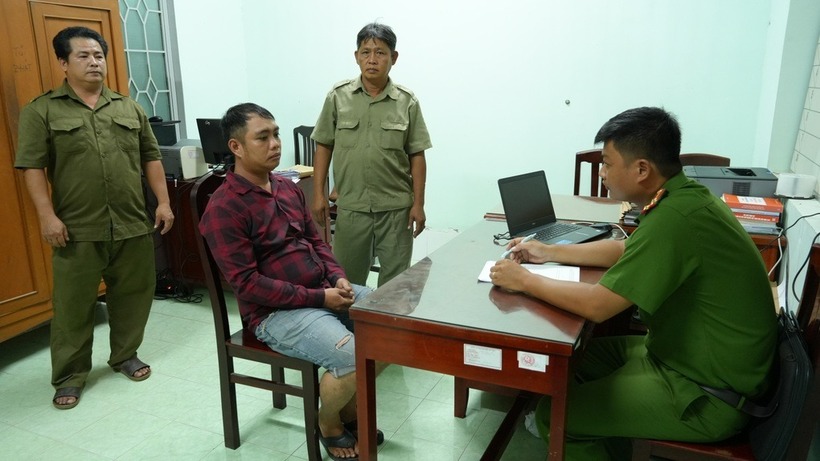 Huỳnh Văn Tạo tại cơ quan công an. Ảnh: Dân Trí