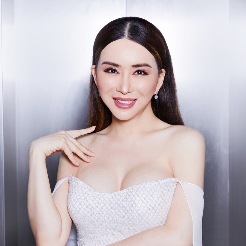 Bà Anne Jakkaphong Jakrajutatip là doanh nhân nổi tiếng ở Thái Lan.