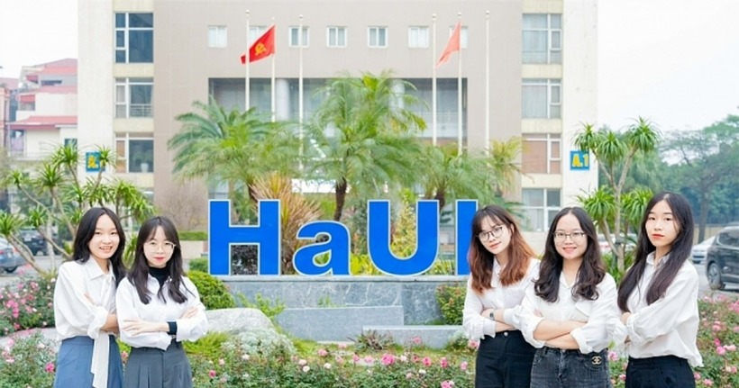 Sinh viên Đại học Công nghiệp Hà Nội.