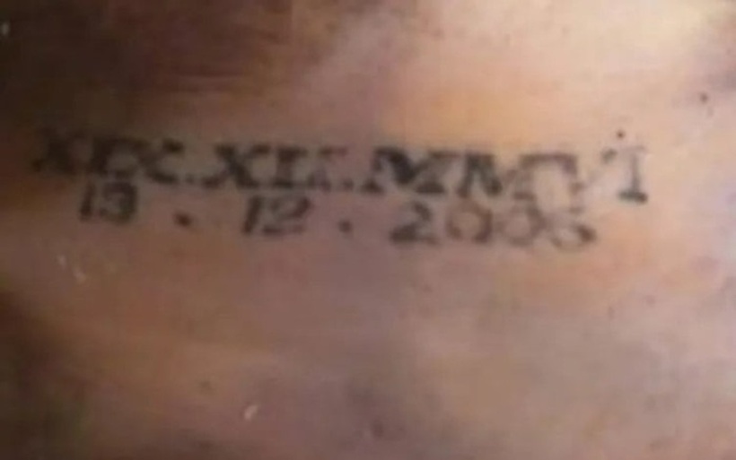 Hình xăm trên thi thể nữ giới được tìm thấy ở Hưng Yên. Ảnh: Người lao động