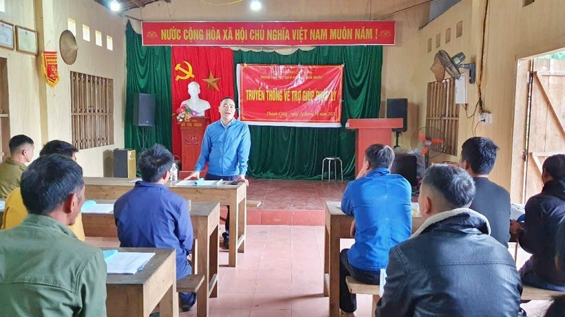 Trung tâm TGPL tỉnh Cao Bằng tổ chức Hội nghị truyền thông và bồi dưỡng kiến thức TGPL cho 70 đại biểu là người có uy tín và nhân dân 2 xóm Hoài Khao, Quang Thượng, xã Thành Công hồi tháng 10/2025.