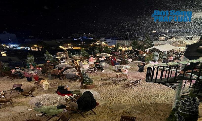 Cận cảnh hàng loạt điểm check-in “sống ảo”, trang trí đón Noel sớm - 2