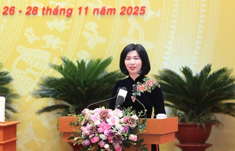 Chủ tịch HĐND Thành phố Hà Nội Phùng Thị Hồng Hà phát biểu khai mạc kỳ họp (Ảnh: Viết Thành).