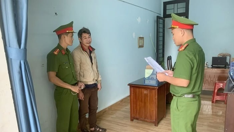 Đối tượng Hồ Xuân Quyền tại cơ quan công an. Ảnh: Công an TP Đà Nẵng.