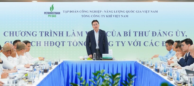 Đồng chí Nguyễn Thanh Bình – Bí thư Đảng ủy, Chủ tịch HĐQT PV GAS&nbsp;chủ trì buổi làm việc