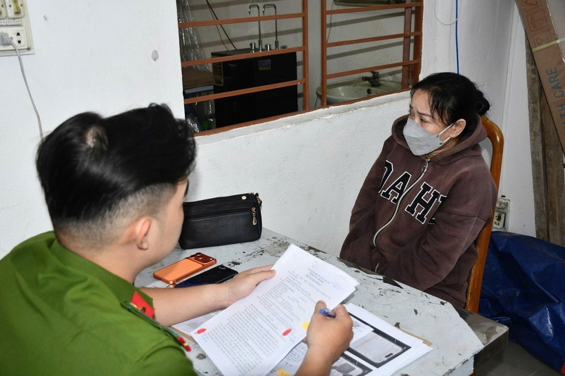 Đối tượng Dương Thị Bông tại cơ quan công an