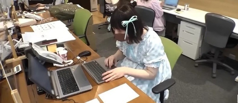 Mizuki từng làm công việc văn phòng nhưng cảm thấy không thoải mái. Ảnh: Chosun