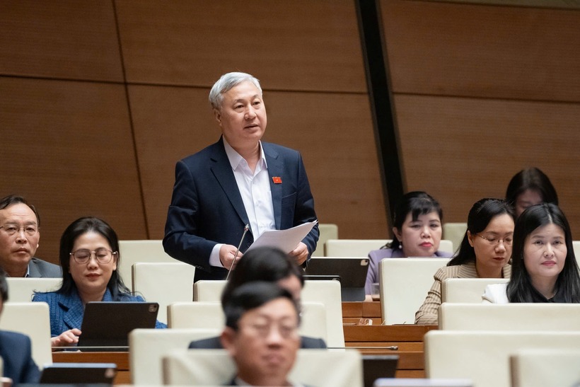 Đại biểu Trần Văn Lâm (đoàn Bắc Ninh) góp ý vào dự thảo luật (Ảnh: Media Quốc hội).