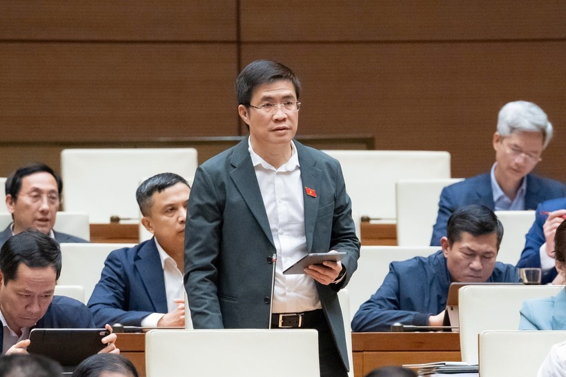 Đại biểu Hoàng Minh Hiếu phát biểu (Ảnh: Media Quốc hội).