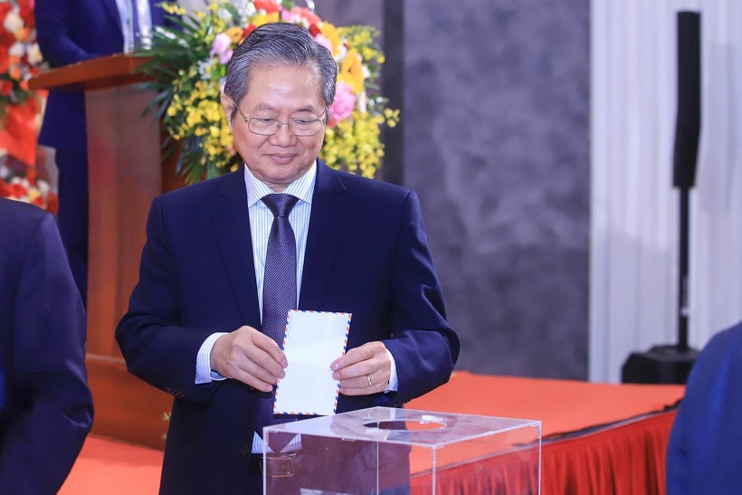 Hội Luật gia Việt Nam quyên góp ủng hộ đồng bào bị thiệt hại do mưa lũ - 5