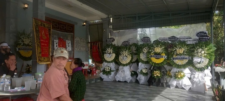 Gia đình tổ chức tang lễ cho nữ sinh. Ảnh: Tiền Phong