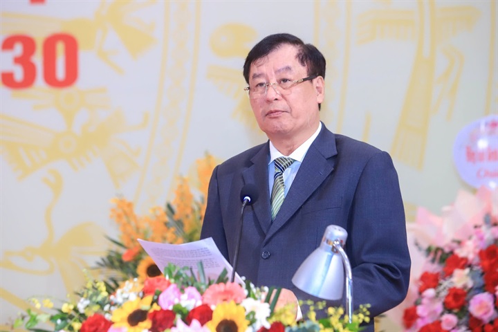 TS. Trần Công Phàn – Phó Bí thư Đảng ủy, Phó Chủ tịch Thường trực Hội Luật gia Việt Nam.