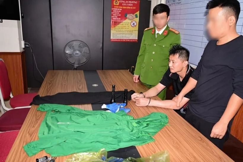 Jiang Chuangxing tại Công an phường Gia Viên. Ảnh: Pháp luật TP.HCM