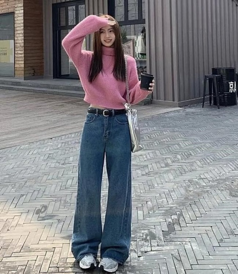 Lời khuyên là nếu bạn thấp, hãy chọn quần ống rộng cạp cao để tạo hiệu ứng kéo dài đôi chân. Ảnh minh hoạ.