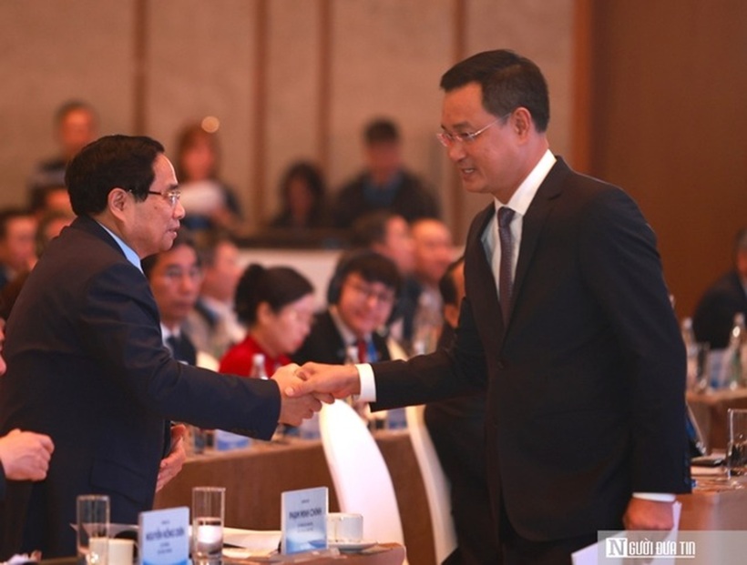 Thủ tướng Phạm Minh Chính bắt tay Bí thư Đà Nẵng Lê Ngọc Quang.