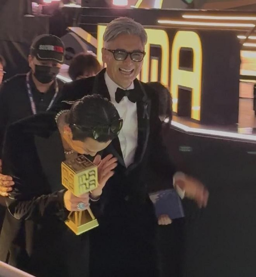 Nụ cười rạng rỡ của Châu Nhuận Phát khiến ông hứng chỉ trích từ dư luận (Ảnh: News).