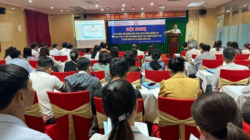 Trung tâm TGPL nhà nước tỉnh Quảng Ngãi tổ chức Hội nghị tập huấn nghiệp vụ trợ giúp pháp lý cho người khuyết tật với hơn 100 đại biểu là Trợ giúp viên pháp lý, luật sư ký hợp đồng thực hiện trợ giúp pháp lý; cán bộ, viên chức và nhân viên quản lý thuộc các Hội, Trung tâm quản lý các đối tượng thuộc diện người khuyết tật trên địa bàn tỉnh.