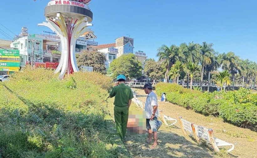 Hiện trường nơi phát hiện thi thể người đàn ông. (Ảnh: VietnamNet)