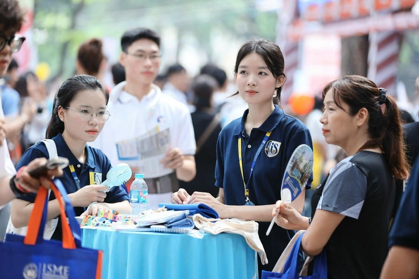 Điểm chung nổi bật trong mùa tuyển sinh tới là việc giảm mạnh vai trò của phương thức xét tuyển học bạ. Ảnh minh họa