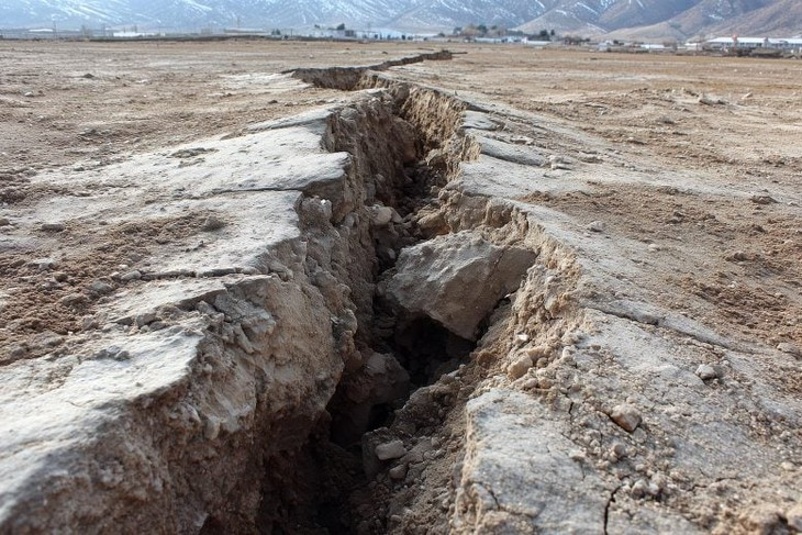 Một nghiên cứu mới công bố cho thấy các đứt gãy sâu dưới lòng đất có thể tự "liền lại" nhanh bất ngờ chỉ trong vài giờ sau một sự kiện địa chấn chận. Ảnh: SciTechDaily.com