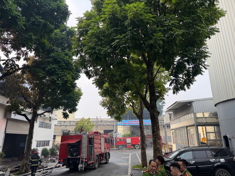 Đến khoảng 7h30 cùng ngày, ngọn lửa đã được khống chế và dập tắt hoàn toàn.