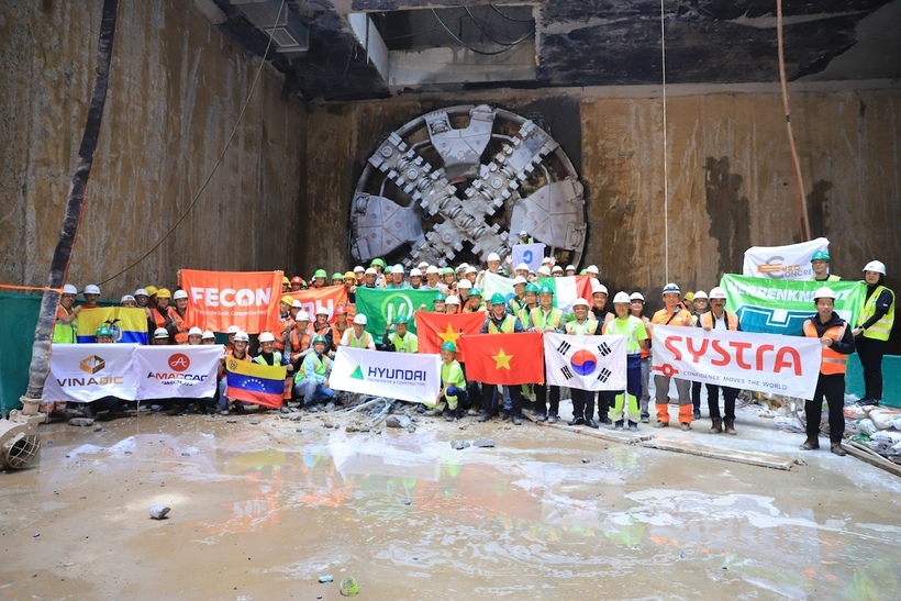 Đến nay “Thần Tốc” đã hoàn tất việc khoan hầm qua chuỗi 4 ga ngầm: S9 (Kim Mã), S10 (Cát Linh), S11 (Văn Miếu) và S12 (ga Hà Nội)