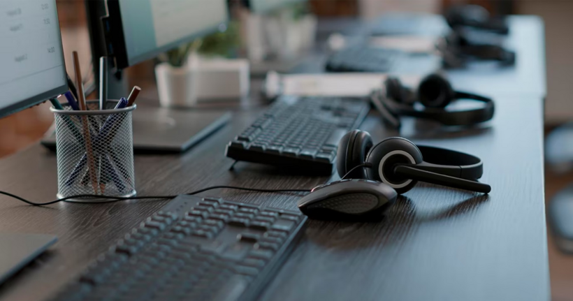 Nhân viên tiếp thị kiện công ty sau khi bị sa thải vì gọi 1.500 cuộc điện thoại mà khách không chốt mua gì. Ảnh minh họa