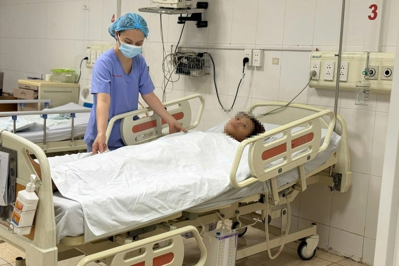 Nhờ sự nỗ lực không ngừng, tình trạng bệnh nhi dần cải thiện, đã được xuất viện, tiếp tục điều trị ngoại trú và tái khám theo lịch hẹn. Ảnh: Dân Trí.