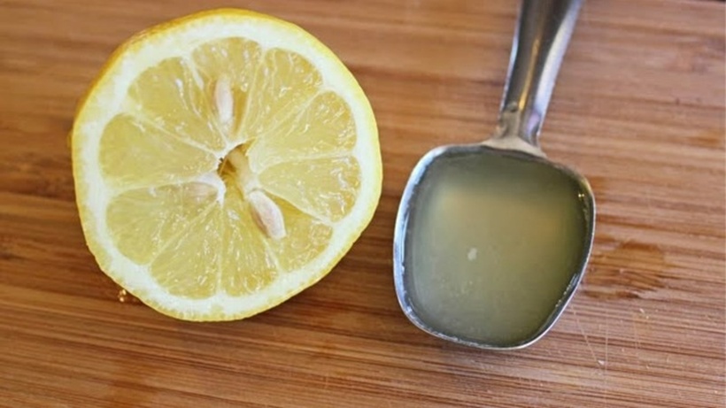 Nếu món ăn bị mặn, bạn có thể thử thêm gia vị hoặc thành phần nào đó có tính axit như nước cốt chanh, giấm ăn hay các loại quả chua để trung hoà độ mặn. Ảnh minh họa.