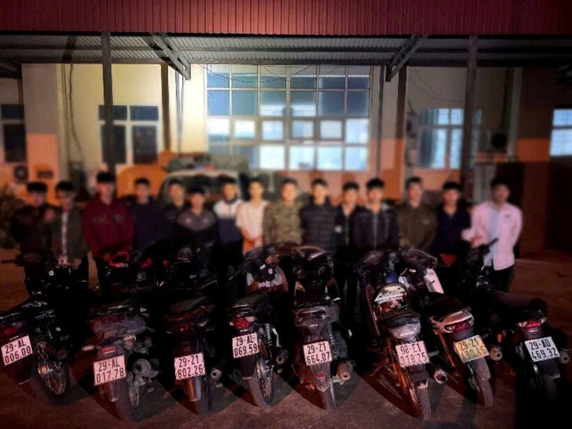 Các đối tượng trong vụ việc tại cơ quan công an. Ảnh: Công an TP Hà Nội.