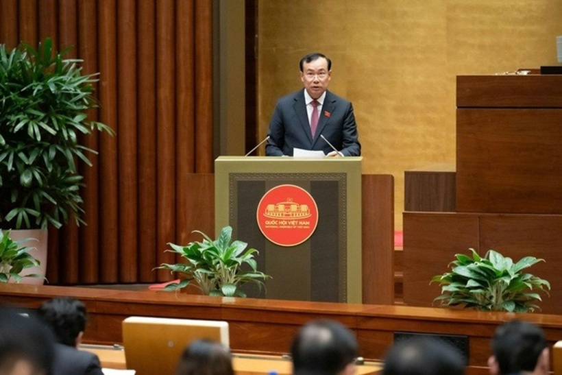 Chủ nhiệm Ủy ban Quốc phòng, An ninh và Đối ngoại Lê Tấn Tới báo cáo tóm tắt giải trình, tiếp thu, chỉnh lý dự thảo Luật (Ảnh: Media Quốc hội).