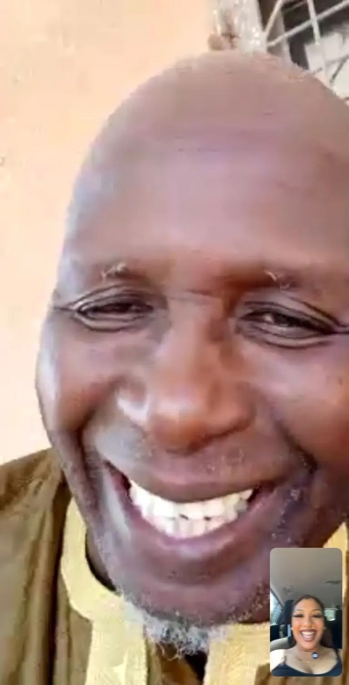 Từ cuộc gọi đầu tiên, hai cha con liên tục giữ liên lạc, cố gắng bù đắp những năm tháng đứt đoạn. Ảnh: VTC News.