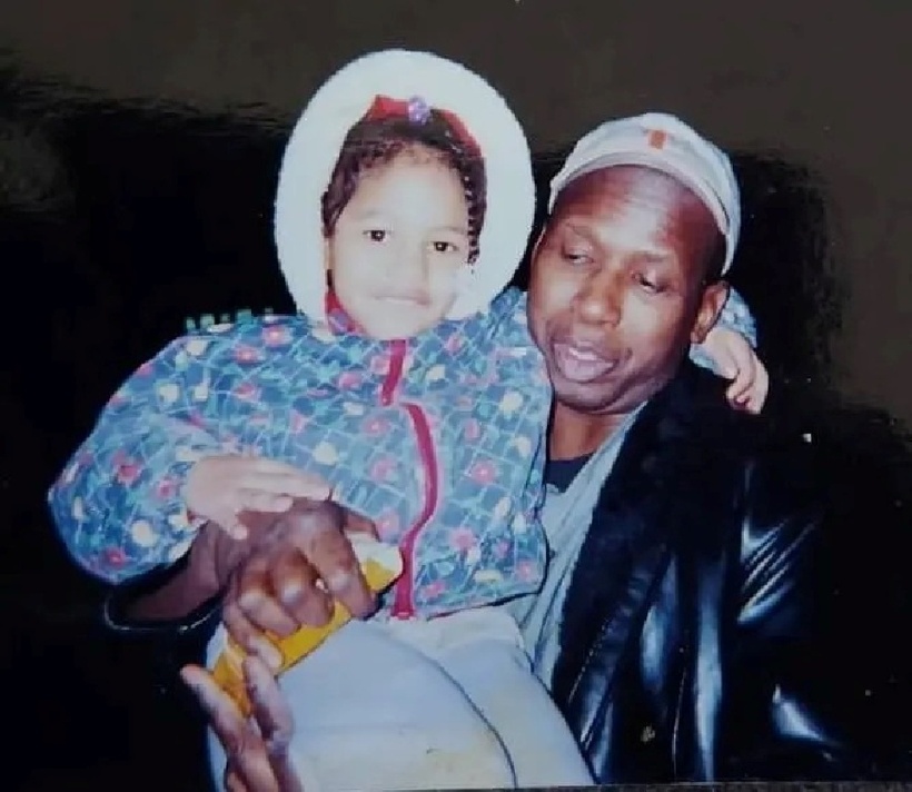 Ông bị trục xuất khỏi Mỹ về Guinea, khi con gái mới 7 tuổi. Ảnh: VTC News.